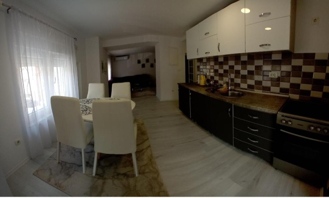Apartment Centar Of City Mostar Bagian luar foto